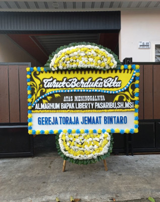 Papan Bunga Duka di Banyubiru